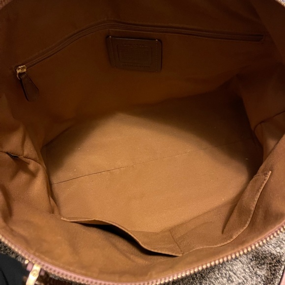 Large Coach handbag - Picture 3 of 3